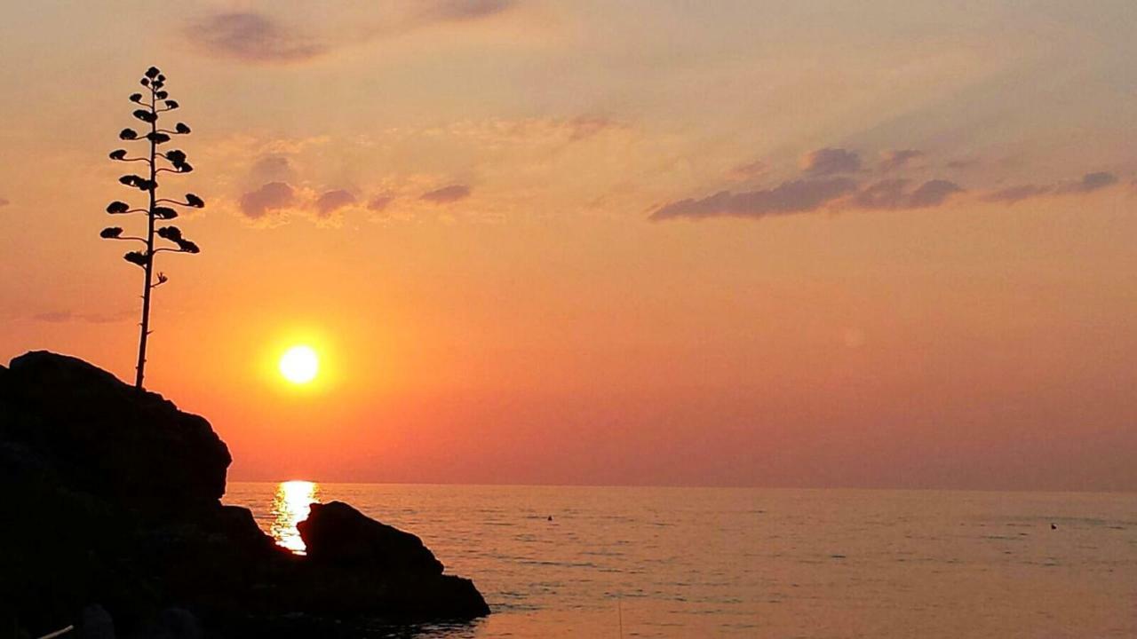 Villetta Ai Peri Nisporto Luaran gambar
